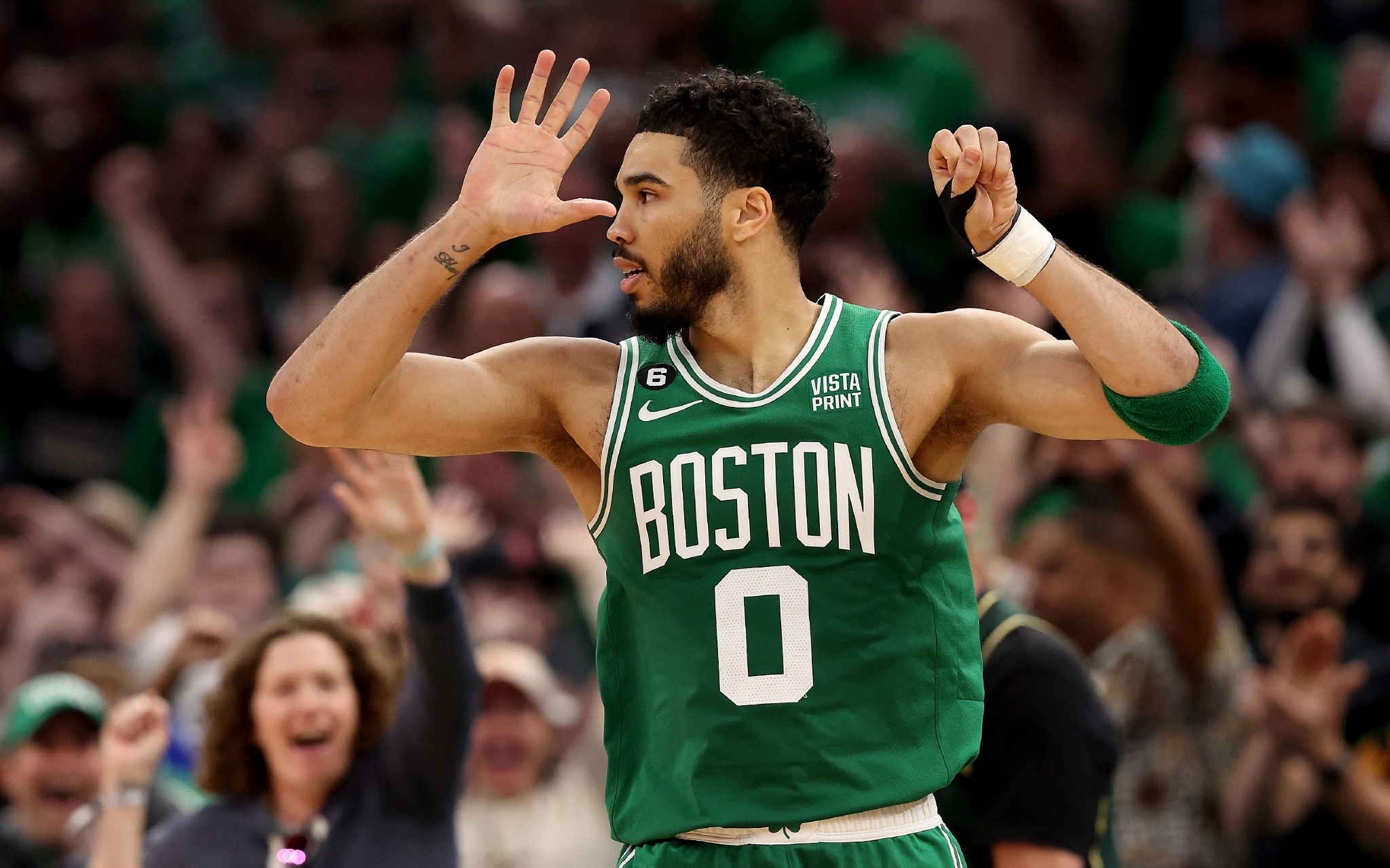 开云官方平台-凯尔特人B队强势篮网B队，巴图姆惊艳世界